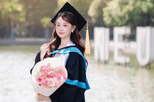 5 sinh viên tốt nghiệp sớm với điểm 4.0 ở ĐH Kinh tế Quốc dân