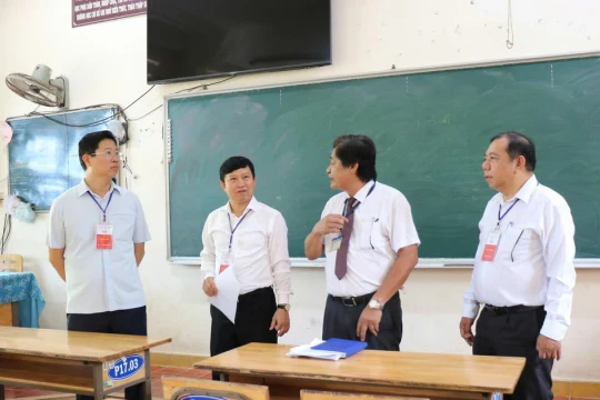 Lãnh đạo Đồng Tháp kiểm tra công tác tổ chức kỳ thi lớp 10 và tốt nghiệp THPT