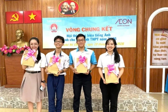 Nam sinh trường năng khiếu giành ngôi Quán quân hùng biện tiếng Anh