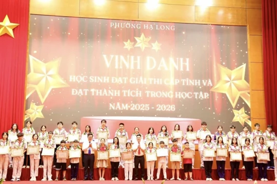 Tuyên dương, khen thưởng học sinh tiêu biểu xuất sắc ở Quảng Ninh