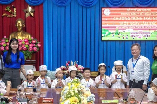 Trẻ mẫu giáo ở An Giang trải nghiệm 'Một ngày làm bác sĩ'
