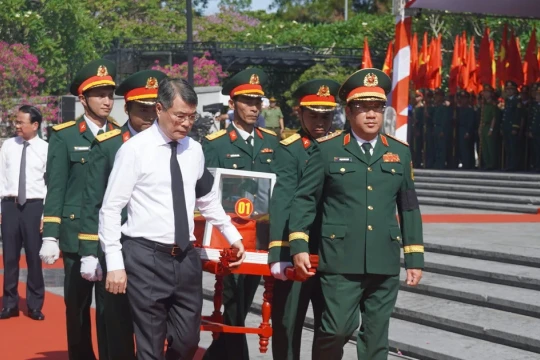 Thủ tướng Lê Minh Hưng dự Lễ truy điệu và an táng liệt sĩ ở Quảng Trị