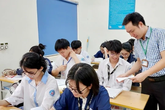 Học sinh Đất Tổ vững bước vượt ‘vũ môn’