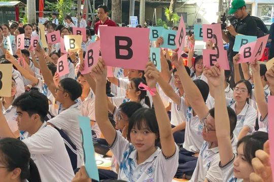 Học sinh tìm hiểu kiến thức tài chính qua sân chơi 'Rung chuông vàng'