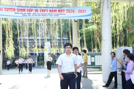 Đà Nẵng đưa chuyện chiếc máy bay đầu tiên vào đề thi môn Tiếng Anh