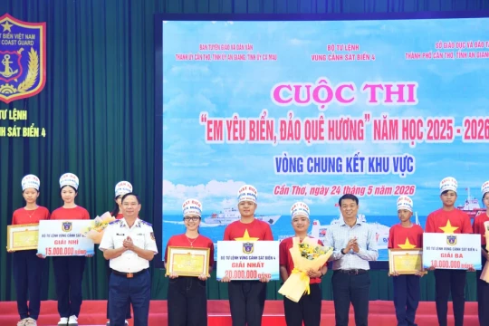 Cảnh sát biển lan tỏa tình yêu biển, đảo tới học sinh miền Tây