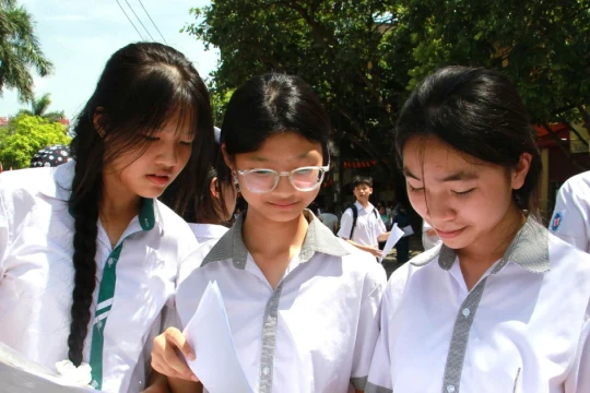 Đề Toán thi lớp 10 ở Ninh Bình vừa sức, có tính phân hóa rõ rệt