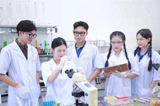 Chủ động hỗ trợ người học tiếp cận học bổng ngành công nghệ chiến lược