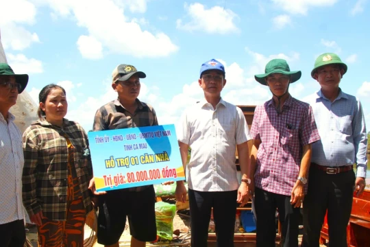 Không để người dân Cà Mau sống trong cảnh ‘màn trời chiếu đất’ do thiên tai