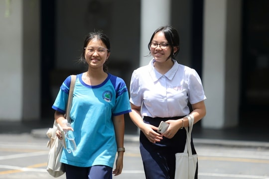 Cao điểm thi lớp 10 năm 2026: Học sinh 5 tỉnh “vượt vũ môn”