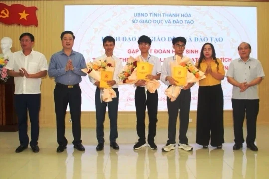 Khen thưởng 2 học sinh Thanh Hóa đoạt giải Olympic Vật lí châu Á