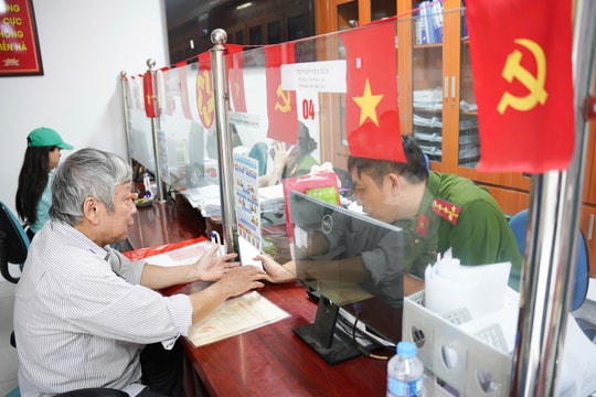 'Siêu phường' gần 100.000 dân sau sáp nhập: Công an cơ sở tiếp dân tới 22h