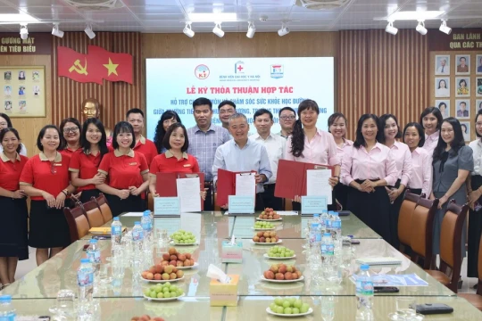 Bệnh viện bắt tay trường học chăm sóc sức khỏe học đường
