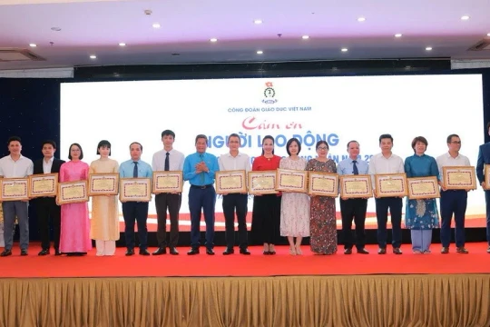Tôn vinh đóng góp thầm lặng của đội ngũ người lao động ngành Giáo dục