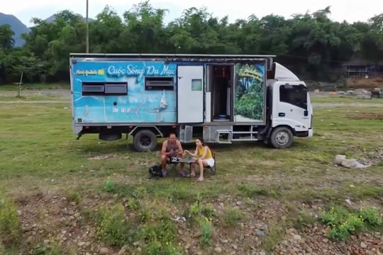 Vợ chồng Hà Nội chi 1,1 tỷ đồng làm “nhà di động”, sống trên xe suốt 5 năm