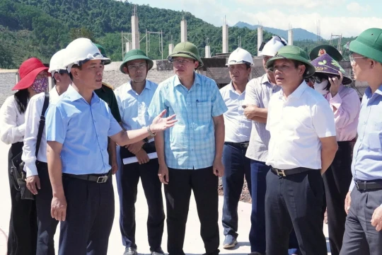 Huy động tổng lực đẩy nhanh tiến độ xây dựng trường nội trú vùng biên Quảng Trị