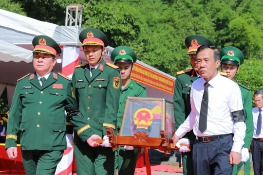 Thanh Hóa đón 19 liệt sĩ quân tình nguyện, chuyên gia hy sinh tại Lào về đất mẹ