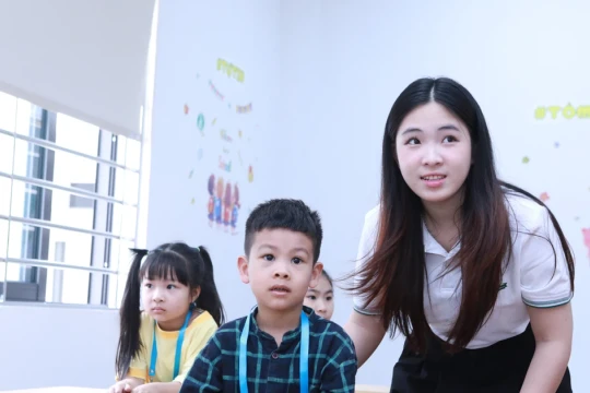 An toàn không gian mạng ngày hè: Giảm bớt thời gian 'sống ảo' của trẻ