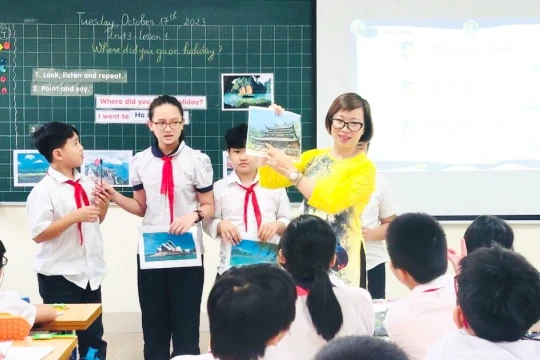 Biến tiếng Anh thành môi trường giao tiếp trong học đường