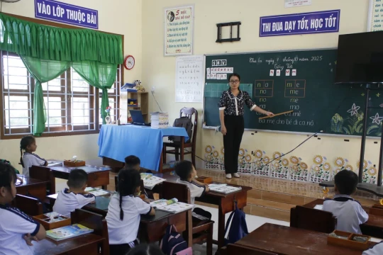 Đồng Tháp triển khai Phong trào 'Cả nước vì học sinh biên giới thân yêu'