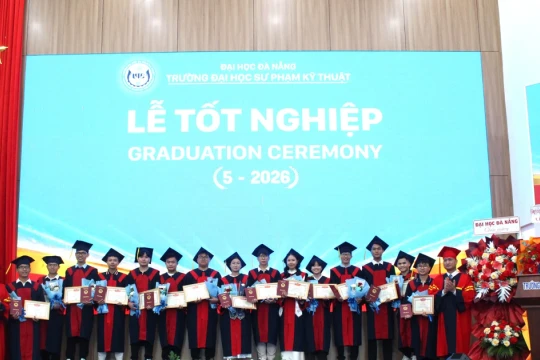 Trường ĐH Sư phạm Kỹ thuật Đà Nẵng trao bằng tốt nghiệp cho hơn 450 sinh viên
