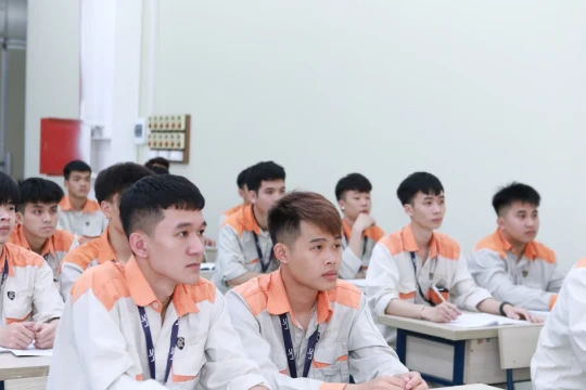 Trao quyền chọn ngoại ngữ cho trường nghề giúp giảm áp lực cho người học