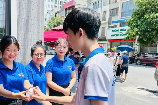 Đồng hành cùng ‘sĩ tử’, lan tỏa năng lượng tích cực trong mùa thi ở Thủ đô
