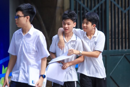 Phụ huynh lo thiếu trường công, Chủ tịch Hà Nội chỉ đạo tận dụng trụ sở dôi dư