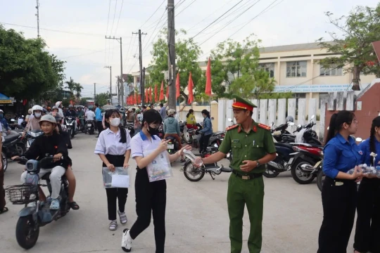 Bàn về niềm tin và suy nghĩ tích cực vào đề thi Ngữ văn ở Quảng Ngãi