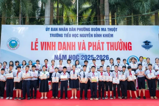 Một trường học ở Đắk Lắk chi hơn 3,5 tỷ đồng khen thưởng học sinh, giáo viên
