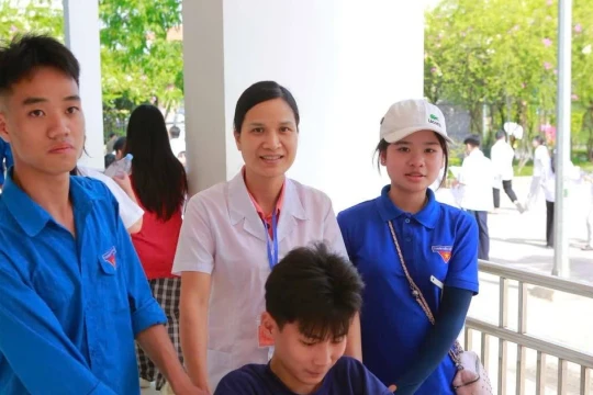 'Điểm tựa' thầm lặng giúp thí sinh vững tin trong Kỳ thi tuyển sinh vào lớp 10