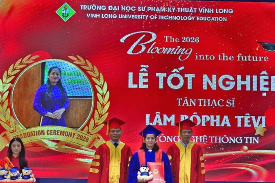 Trường ĐH Sư phạm Kỹ thuật Vĩnh Long trao bằng tốt nghiệp cho 576 tân khoa