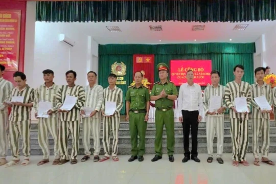 Trao Quyết định đặc xá cho 108 phạm nhân tại An Giang