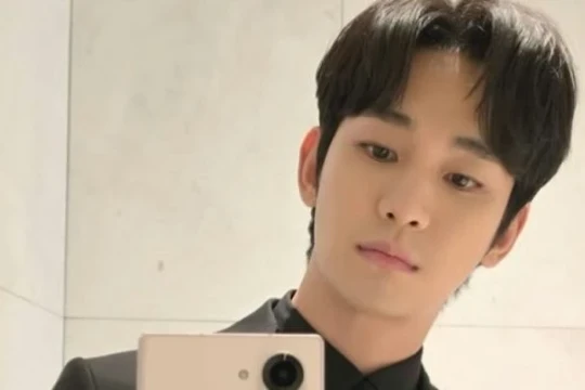 Kim Soo Hyun tái xuất, người hâm mộ phản ứng bất ngờ