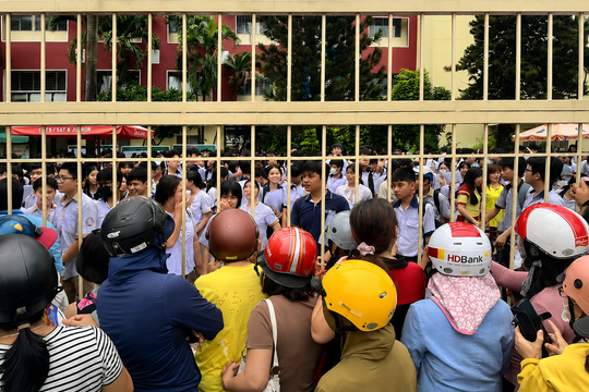 TP Hồ Chí Minh: Sai sót số báo danh, thí sinh phải chờ cả tiếng mới được ra khỏi điểm thi