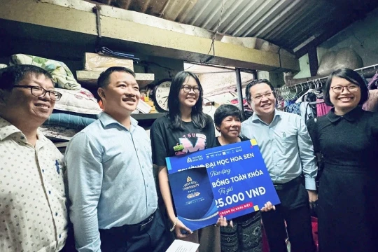 Cái kết đẹp của nữ sinh Trường THPT Marie Curie và lời hứa 'làm chỗ dựa cho Má'