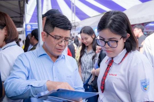 Lo ngại cấp bằng sau sáp nhập, đổi tên trường