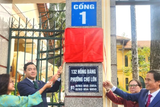 Trường học tại TPHCM nhận chứng nhận giáo dục tiếng Pháp chuẩn quốc tế