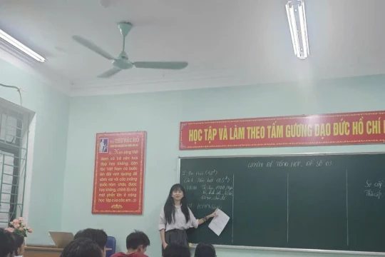 Sáng đèn nơi biên giới thắp sáng những ước mơ