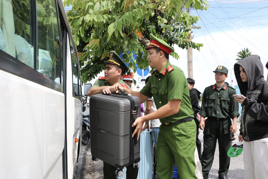 Học sinh từ đặc khu vào đất liền thi tốt nghiệp THPT được ăn, nghỉ miễn phí