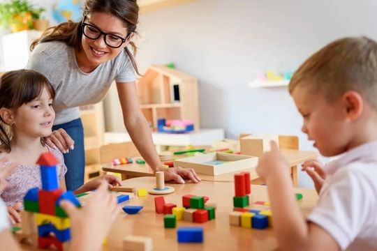Giáo viên xuất sắc thường sinh vào tháng này - "người lái đò" tận tâm được học sinh yêu quý nhất