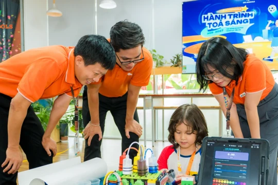 Hàng trăm học sinh đổ bộ FPT School 1,2 Đà Nẵng săn học bổng Hành trình tỏa sáng