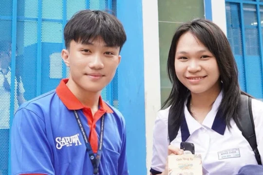 Áo xanh tình nguyện tại TPHCM đồng hành cùng sĩ tử 2k8