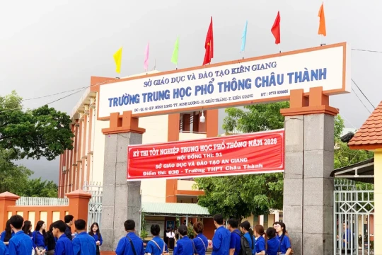 Tiếp sức thí sinh dân tộc Khmer vững tin vượt vũ môn