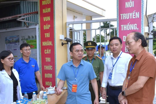 Lãnh đạo tỉnh Điện Biên động viên lực lượng tuyến đầu phục vụ kỳ thi