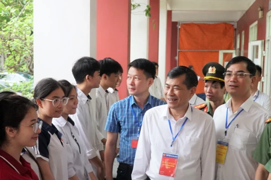 Phó Chủ tịch UBND tỉnh Nghệ An động viên thí sinh tham dự Kỳ thi tốt nghiệp THPT