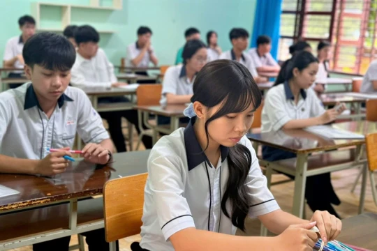 Gần 300 thí sinh tại Điểm thi 'đặc biệt' của tỉnh Lâm Đồng hoàn thành môn Ngữ văn