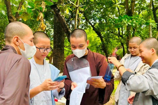 Tăng ni sinh TP Huế tự tin ‘vượt vũ môn’