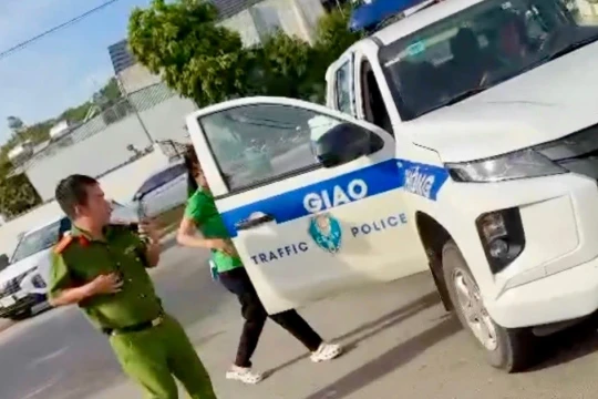 CSGT Gia Lai động viên, kịp thời đưa thí sinh đến Điểm thi
