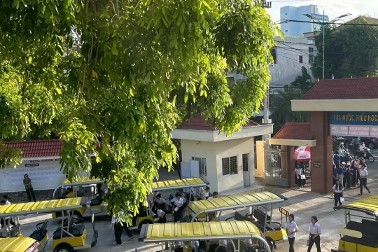 Gia Lai: Trường dân tộc nội trú bố trí xe điện đưa đón sĩ tử đến điểm thi an toàn
